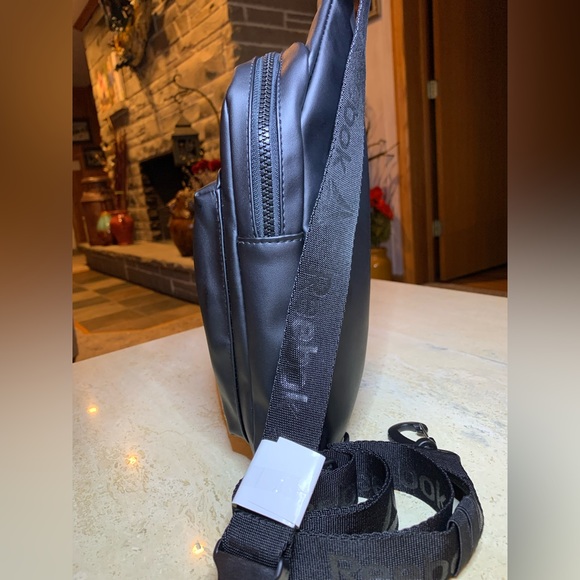 Reebok Kenna Crossbody NWT - Picture 3 of 6